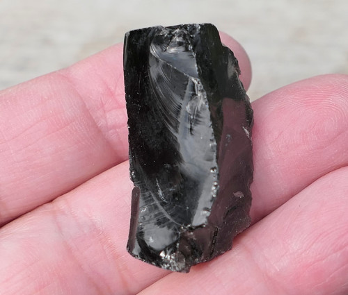 Surový obsidián černý V3764 — foto 1