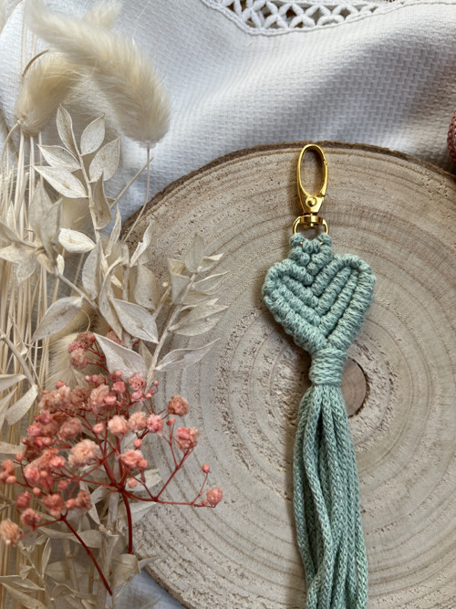 Macrame srdíčková klíčenka mentolové zelena