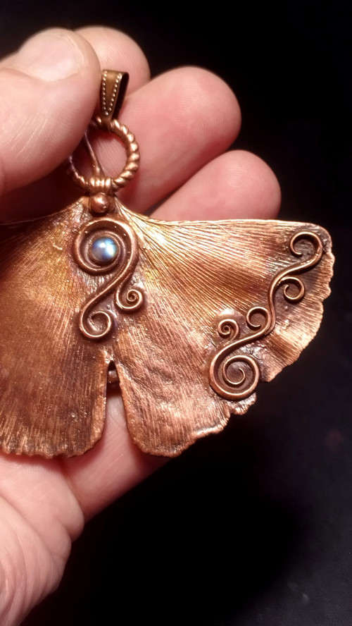 Měděný talisman Ginko s měsíčním kamenem