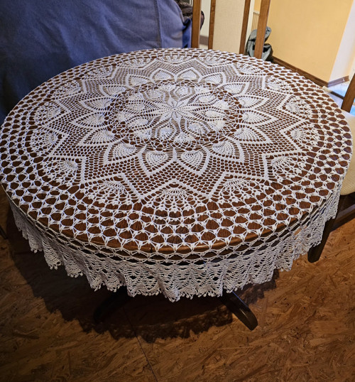 Mnou háčkovaný vintage ubrus 130 cm – česká Hedva