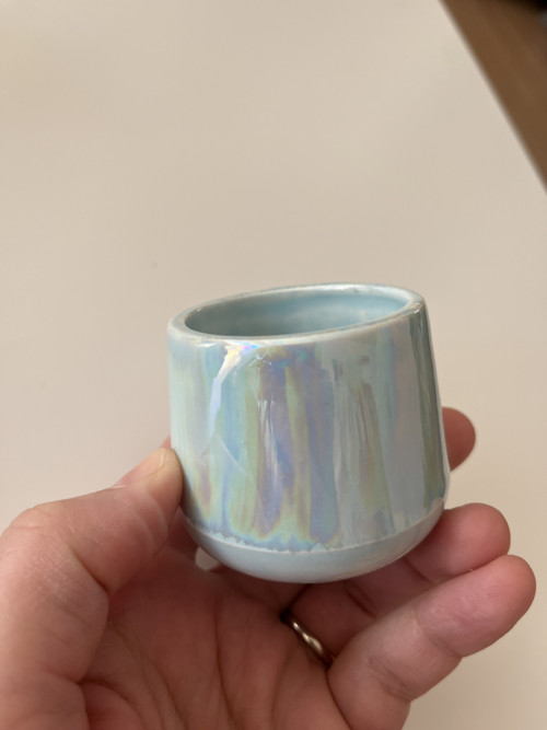 Porcelánový kalíšek celý bleděmodrý
