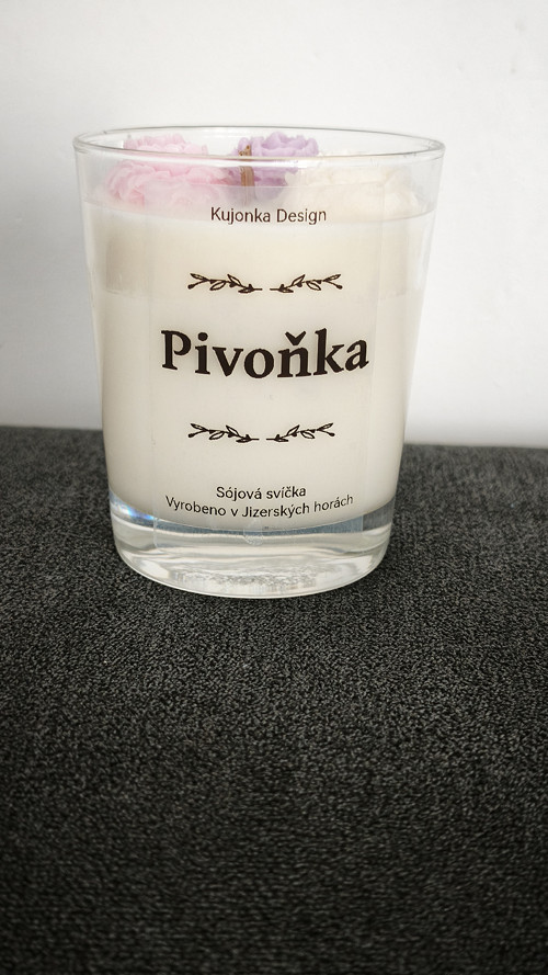 Sójová svíčka pivoňka s dřevěným knotem