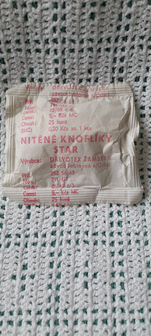 Nitěné knoflíky