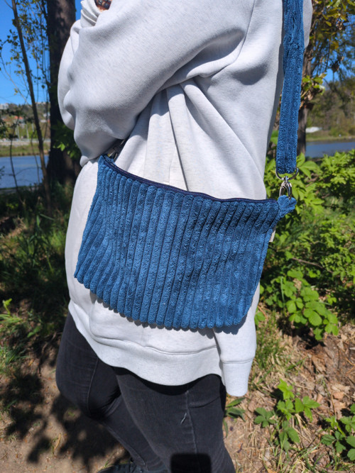 Manšestrová taška-Crossbody půlnoční modrá