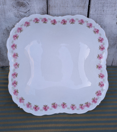 Starožitná porcelánová mísa, motivy květinky.
