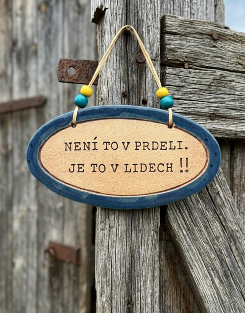 . 404 Keramická cedulka s vtipným textem o lidech