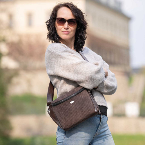 Crossbody ledvinka SALOME tmavá čoko s manšestrem