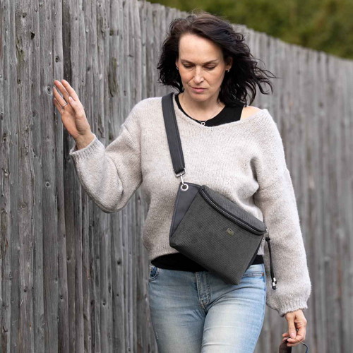 Crossbody ledvinka SALOME černá s manšestrem