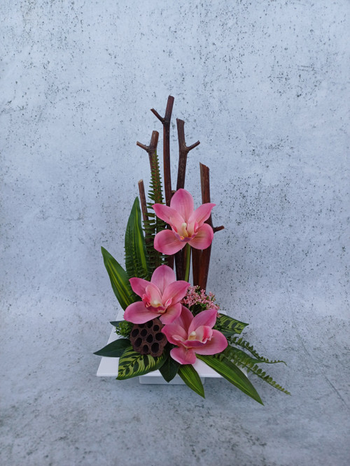 Ikebana s orchidejemi do růžova — foto 1