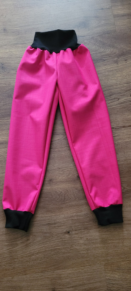Jarní softshellove kalhoty