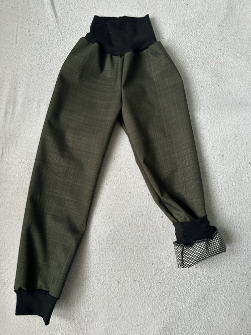 Khaki jarní softshellové kalhoty vel 116