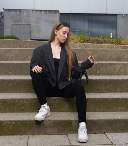 Minimalistické oversized tmavě šedé sako