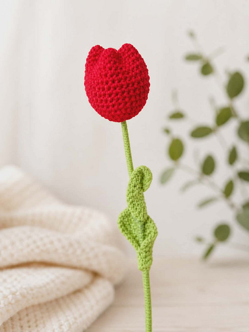 Háčkovaný tulipán červený