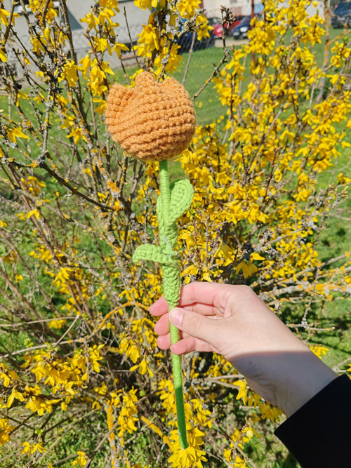 Háčkovaný tulipán oranžový
