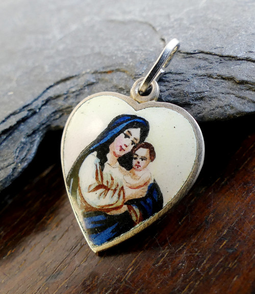 Madona s dítětem, Madonka, smaltovaný přívěšek