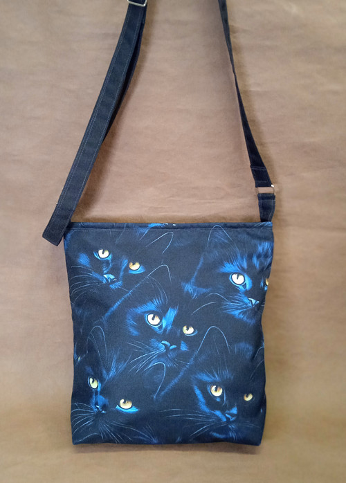 Crossbody černé kočky s nastavitelným popruhem