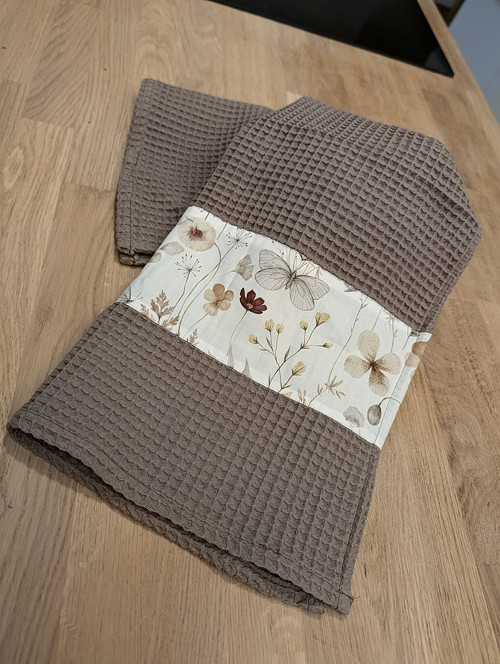 Kuchyňská utěrka s designovým pruhem Kvítka