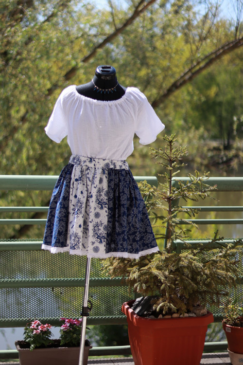 Folklórní mini zástěrková