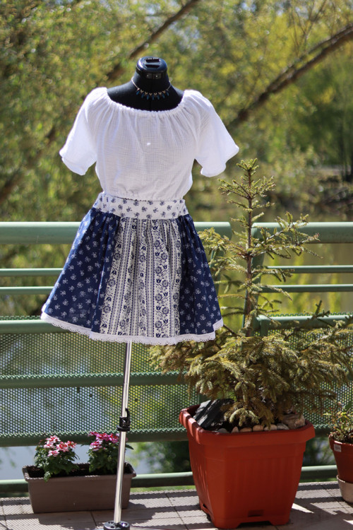 Folklórní mini zástěrková — foto 1