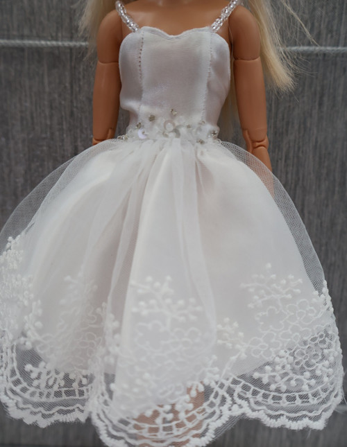 Šaty pro barbie
