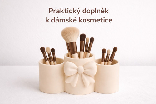 Elegantní držák na kosmetické štětce