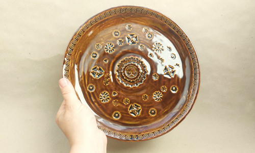 Talíř "Teplý karamel" - průměr 25cm — foto 1