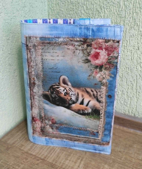 Nastavitelný obal na knihu - Tygřík