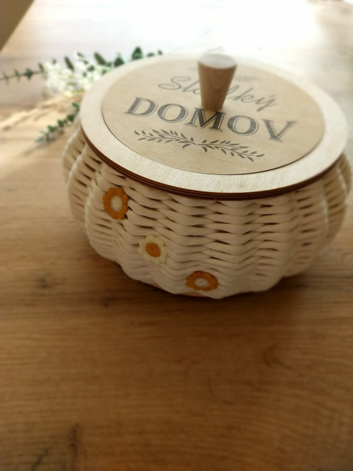 Ručně vyplétaný košík s víkem – Sladký domov