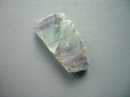 Surový - fluorit duhový 38 mm, č.6f