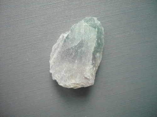 Surový - fluorit duhový 39 mm, č.20f
