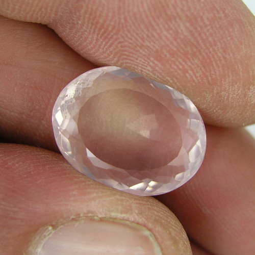 Broušený přírodní Růženín, 15,79 ct., 18,5x14,6 mm