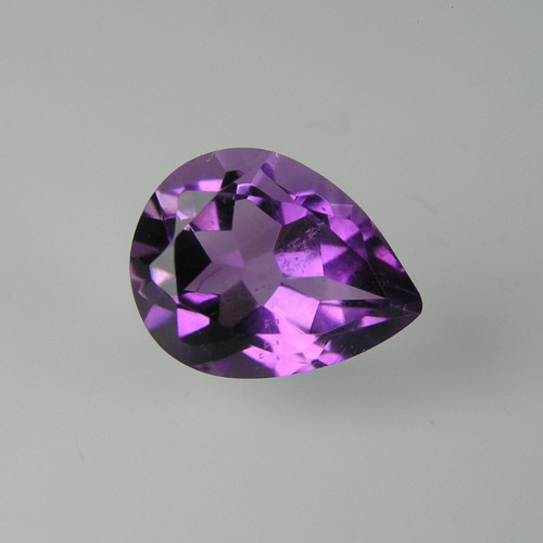 Sytě fialový Ametyst, 1,72 ct., 9,0x7,0x5,1 mm