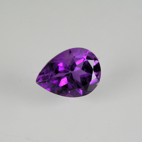 Sytě fialový Ametyst, 1,24 ct., 9,0x7,0x5,1 mm