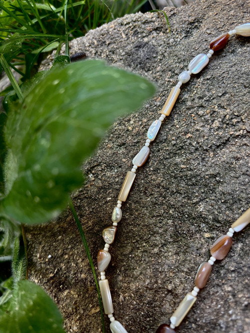 Choker s Perleťou, Perlami, a Perleťovými kúskami