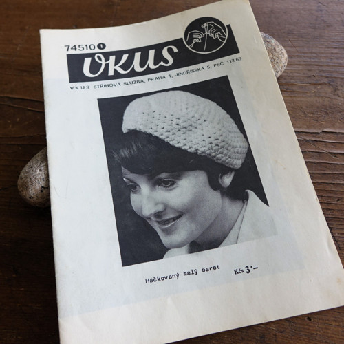 VKUS 74510 ... Dámský háčkovaný baret