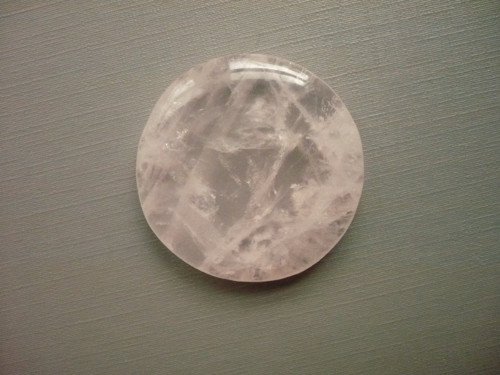 Troml. placka - růženín 41 mm, č.665s