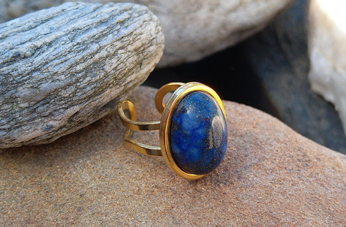 Prsten s Lapis lazuli, pozlacená chirurgická ocel