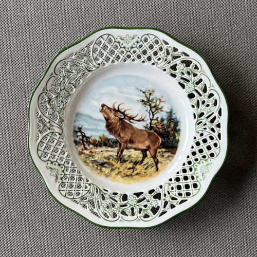 Závěsný prolamovaný talíř Jelen 18.5 cm, Schumann