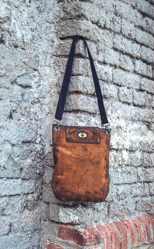 Kožená kabelka crossbody rez