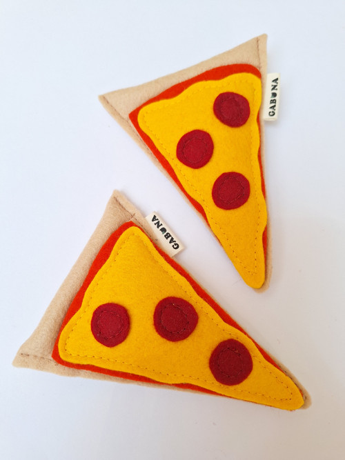Pizza - hračka pro kočku
