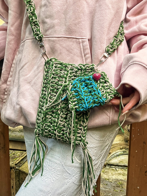 Handmade kabelka na mobil a sluchátka