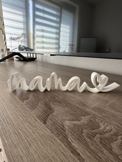 Dekorace "MAMA" se srdíčkem – matná bílá