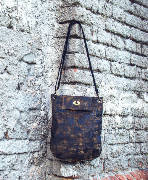 Kožená kabelka crossbody okr