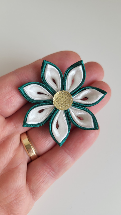 Květ kanzashi