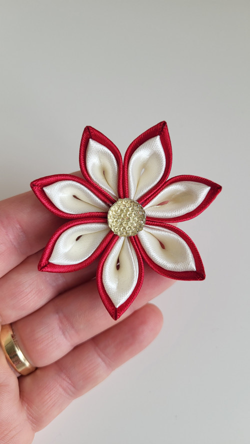 Květ kanzashi