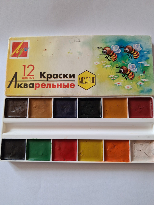 Starší akvarelové barvy s medem