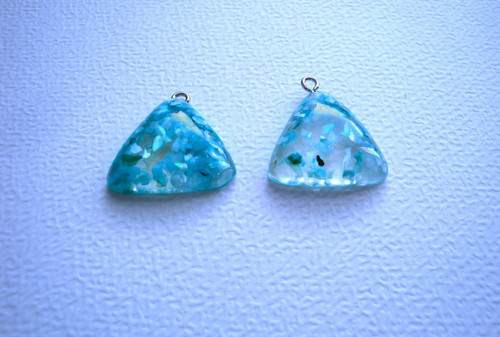 Plastový přívěsek 23x32 mm (1ks)