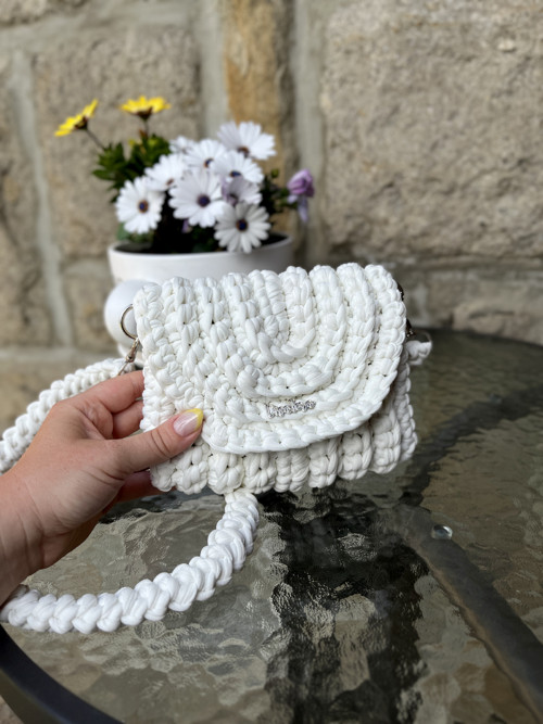Mini kabelka Sabi white