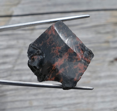 Surový obsidián mahagonový , moka V4076
