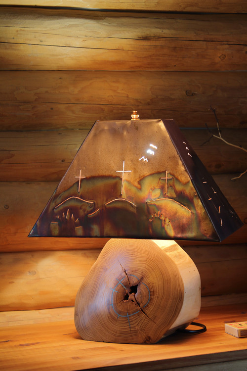 Dřevěná lampa s měděným stínítkem-„GOLGOTA" L